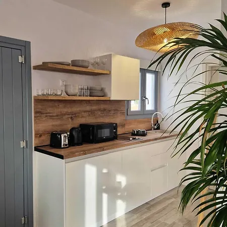 Apartment The Nine Graces- Chloe, Charming Naxos Home With Pool & Garden *