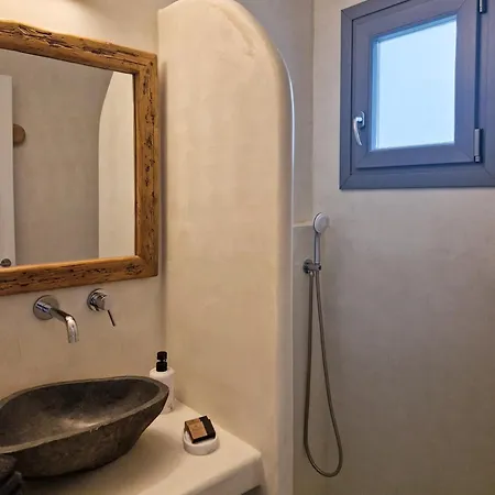 The Nine Graces- Chloe, Charming Naxos Home With Pool & Garden *