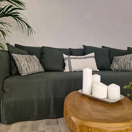 Apartment The Nine Graces- Chloe, Charming Naxos Home With Pool & Garden