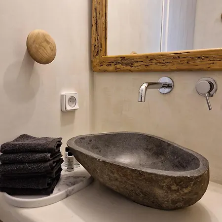 The Nine Graces- Chloe, Charming Naxos Home With Pool & Garden *