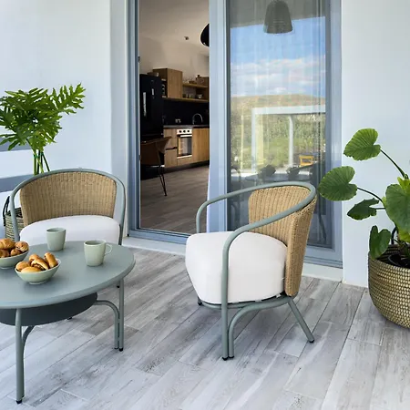 The Nine Graces- Chloe, Charming Naxos Home With Pool & Garden