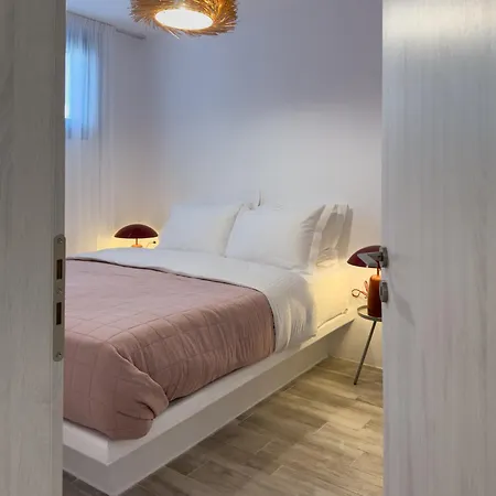 Apartment The Nine Graces- Chloe, Charming Naxos Home With Pool & Garden *