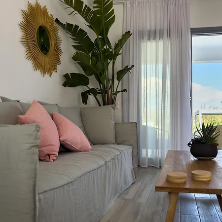 Apartment The Nine Graces- Chloe, Charming Naxos Home With Pool & Garden *