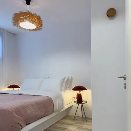 Apartment The Nine Graces- Chloe, Charming Naxos Home With Pool & Garden *