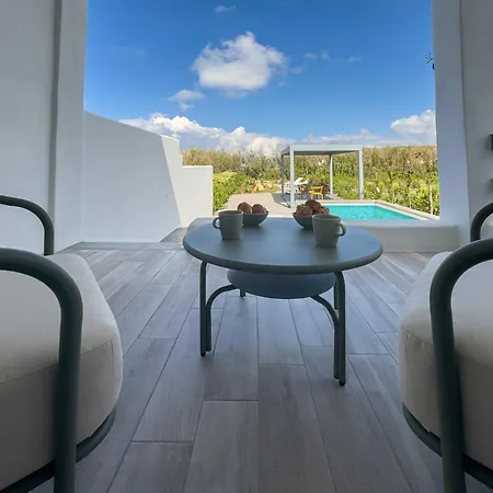 The Nine Graces- Chloe, Charming Naxos Home With Pool & Garden