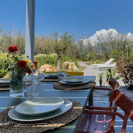 The Nine Graces- Chloe, Charming Naxos Home With Pool & Garden Apartment *