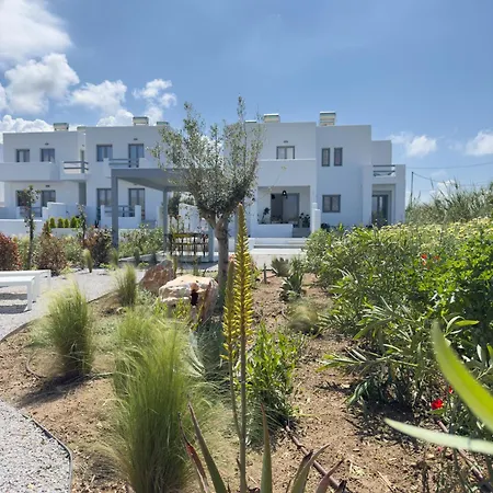 Apartment The Nine Graces- Chloe, Charming Naxos Home With Pool & Garden