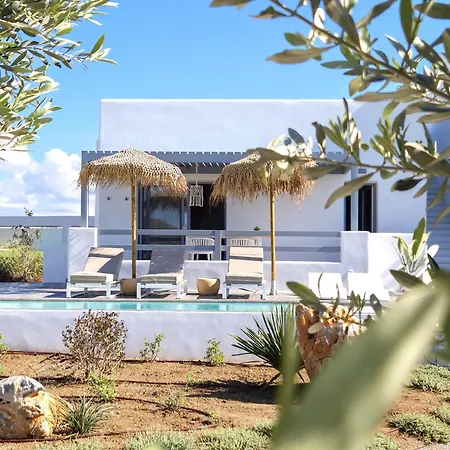 The Nine Graces- Chloe, Charming Naxos Home With Pool & Garden *