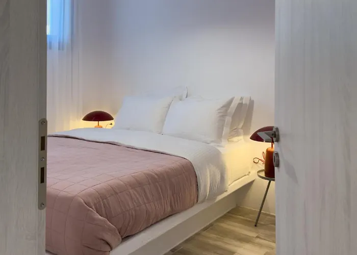 Apartment The Nine Graces- Chloe, Charming Naxos With Pool & Garden *