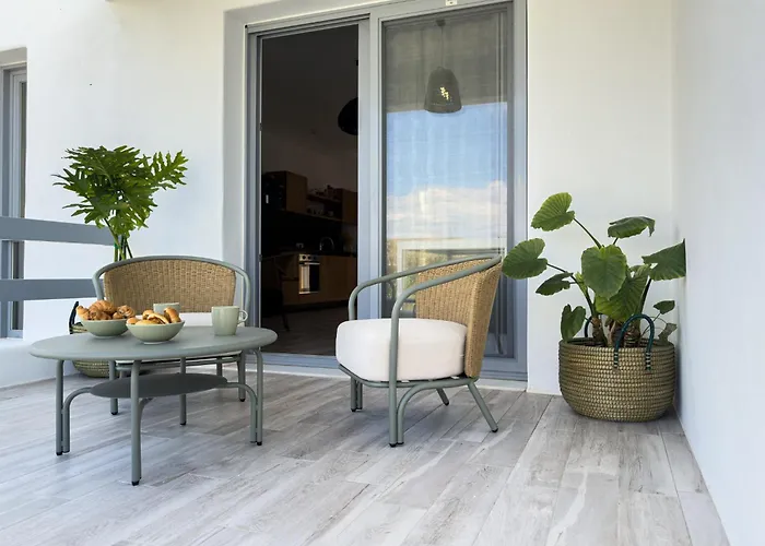 Apartment The Nine Graces- Chloe, Charming Naxos With Pool & Garden *