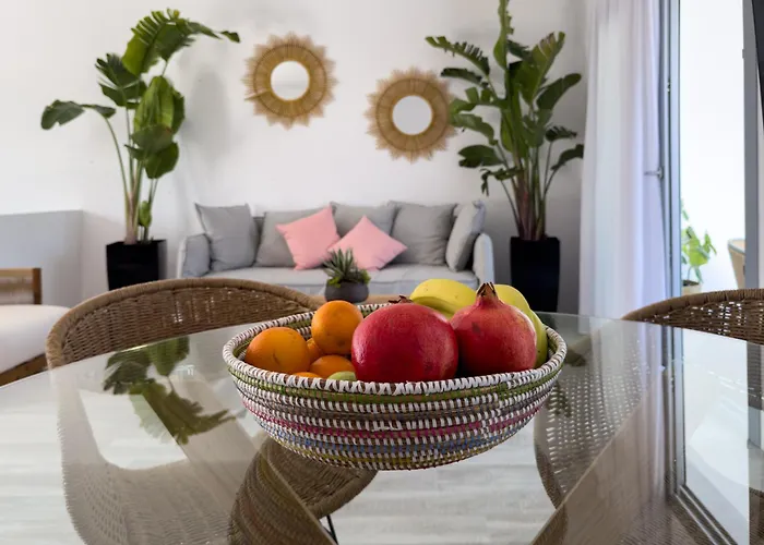 Apartment The Nine Graces- Chloe, Charming Naxos With Pool & Garden