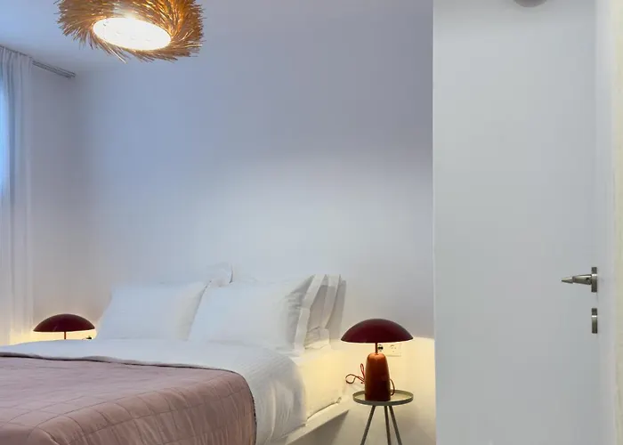 Apartment The Nine Graces- Chloe, Charming Naxos With Pool & Garden *