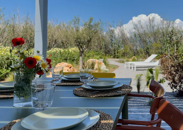 The Nine Graces- Chloe, Charming Naxos With Pool & Garden Apartment *