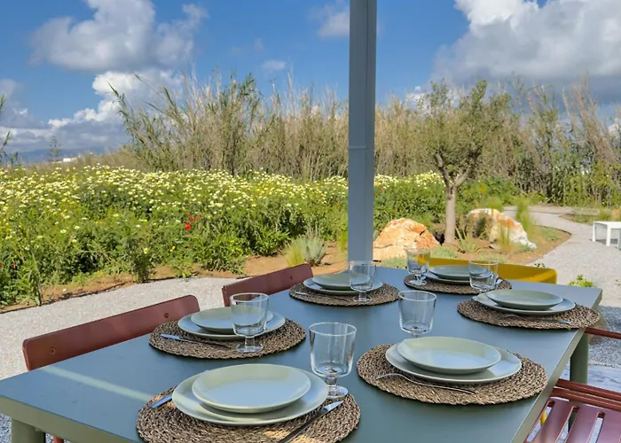 Apartment The Nine Graces- Chloe, Charming Naxos With Pool & Garden *