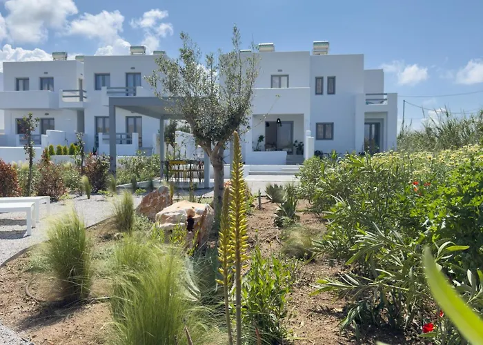 Apartment The Nine Graces- Chloe, Charming Naxos With Pool & Garden