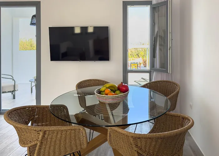 The Nine Graces- Chloe, Charming Naxos With Pool & Garden Apartment *