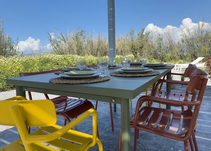 Apartment The Nine Graces- Chloe, Charming Naxos With Pool & Garden