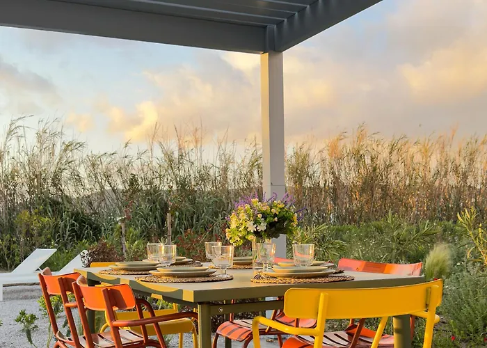 Apartment The Nine Graces- Chloe, Charming Naxos With Pool & Garden