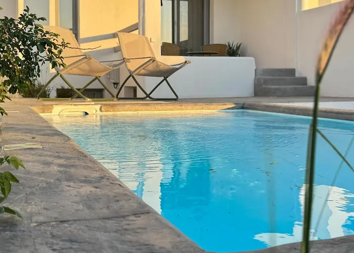 Apartment The Nine Graces- Chloe, Charming Naxos With Pool & Garden