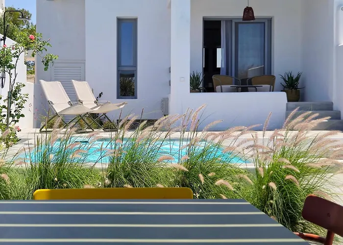 The Nine Graces- Chloe, Charming Naxos With Pool & Garden Apartment *