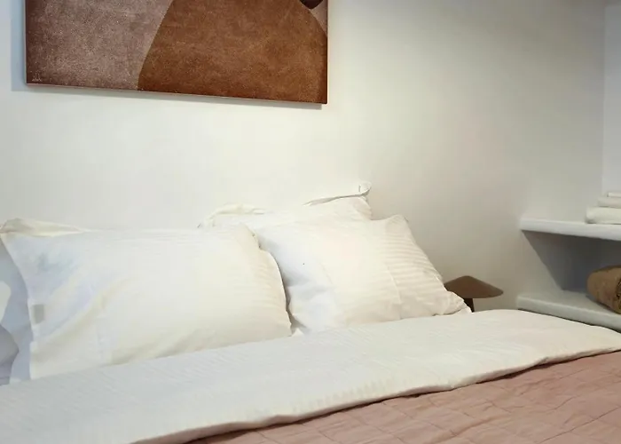 The Nine Graces- Chloe, Charming Naxos With Pool & Garden Apartment