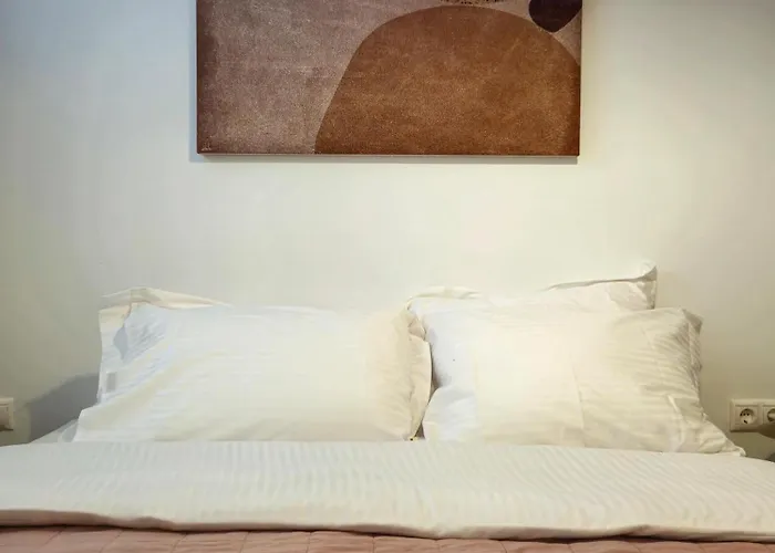 Apartment The Nine Graces- Chloe, Charming Naxos With Pool & Garden *